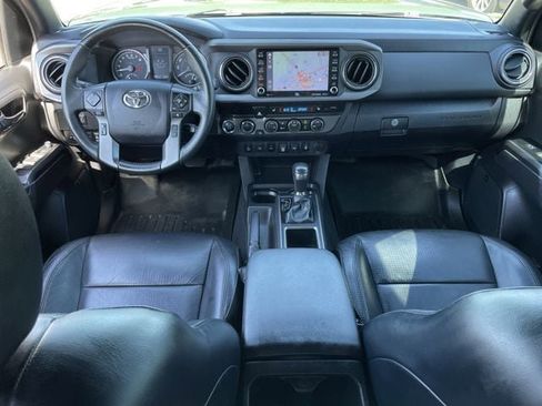 Used 2022 Toyota Tacoma TRD Off-Road w/ TRD Premium Off Road Package AWD/4WD image 10