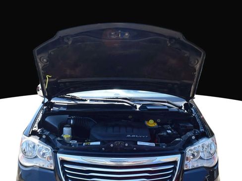 Used 2015 Chrysler Town & Country Touring-L w/ Trailer Tow Group image 14