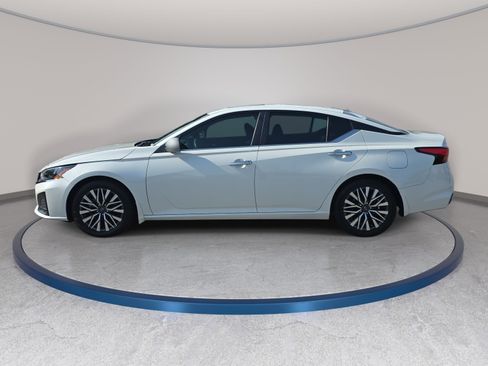 Used 2024 Nissan Altima 2.5 SV w/ SV Premium Package FWD image 7