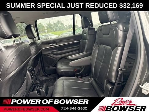 Used 2023 Jeep Grand Cherokee L Limited w/ Black Appearance Package AWD/4WD image 4