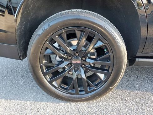 Used 2025 GMC Yukon Denali w/ Sun & Power Step Package image 5