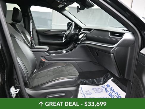 Used 2025 Jeep Grand Cherokee Altitude AWD/4WD image 22