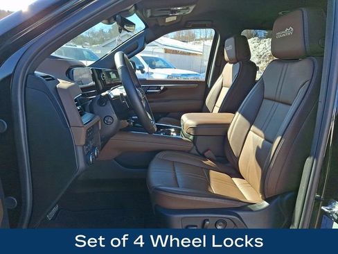 Used 2025 Chevrolet Tahoe High Country image 19