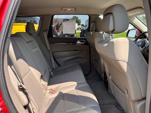 Used 2011 Jeep Grand Cherokee Laredo w/ Security & Convenience Group AWD/4WD image 18