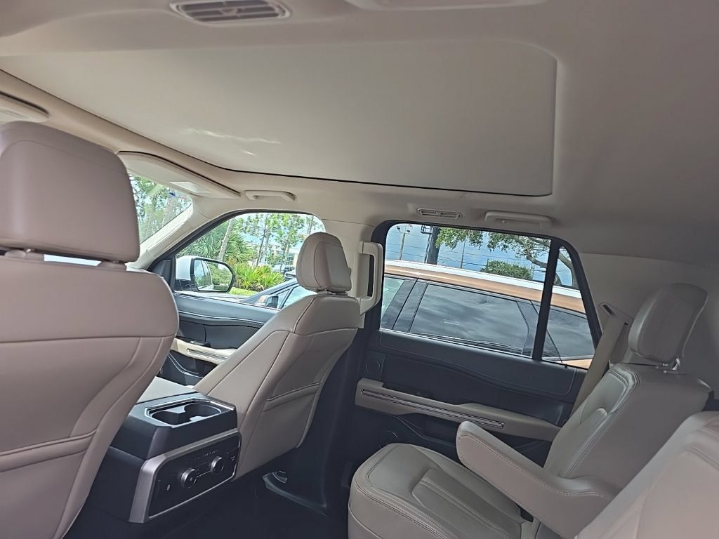 Used 2024 Ford Expedition Limited RWD image 5