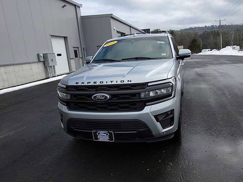 Used 2023 Ford Expedition Limited image 4
