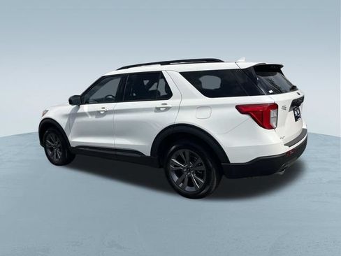 Used 2024 Ford Explorer XLT w/ Equipment Group 202A AWD/4WD image 8