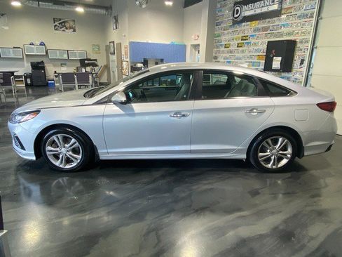 Used 2019 Hyundai Sonata SEL w/ Tech Package 02 FWD image 4