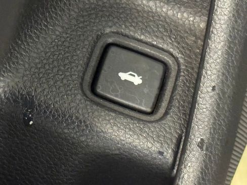 Used 2018 Honda Accord Touring image 13
