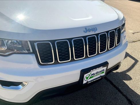 Used 2022 Jeep Grand Cherokee Laredo E AWD/4WD image 30