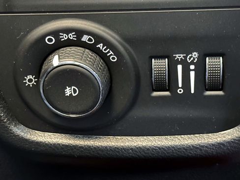 Used 2024 Jeep Grand Cherokee Limited w/ Black Appearance Package AWD/4WD image 19