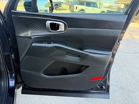 Used 2022 Kia Sorento S image 25