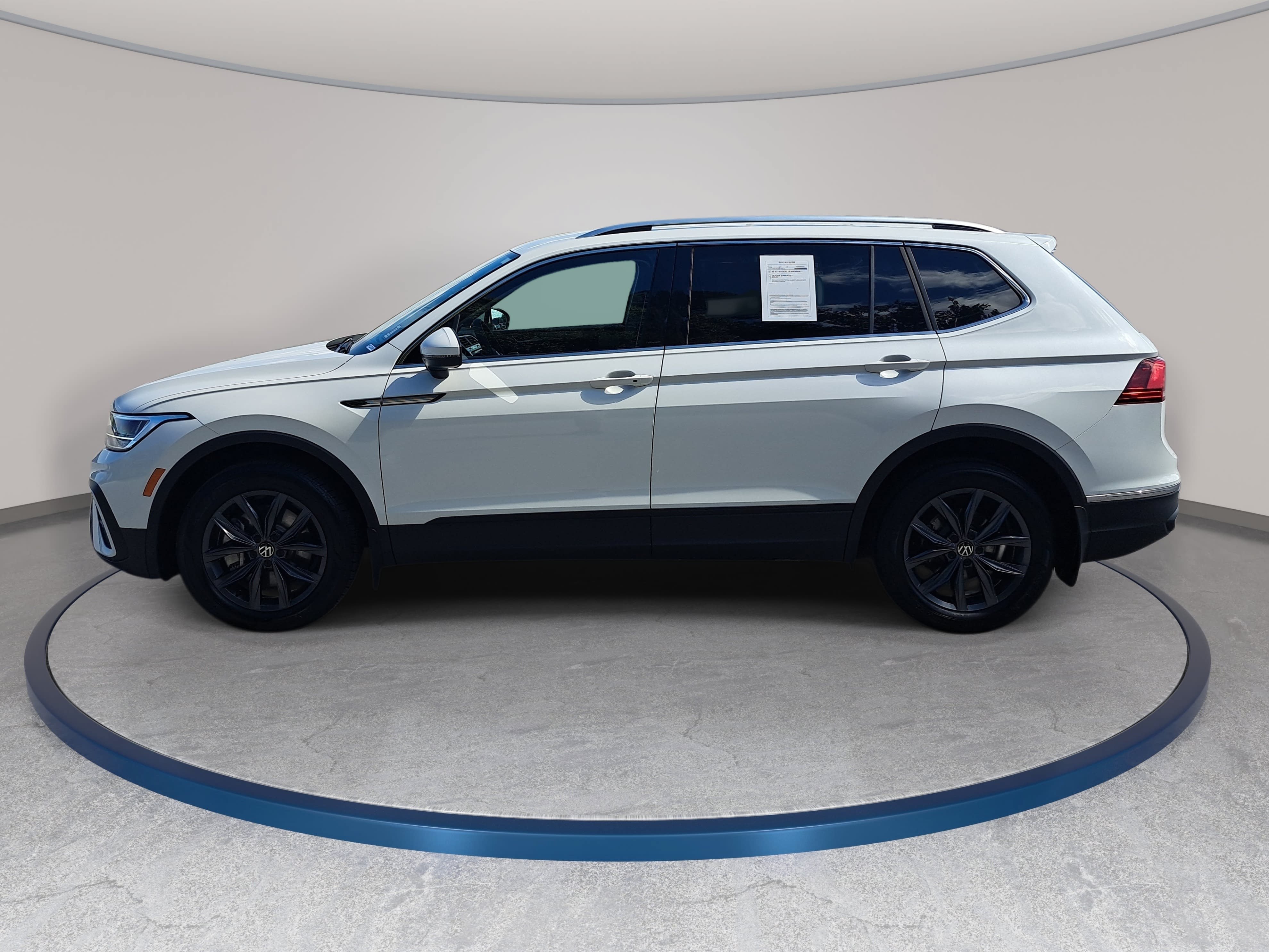 Certified 2023 Volkswagen Tiguan SE FWD image 8