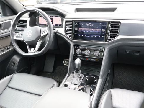 Certified 2022 Volkswagen Atlas Cross Sport SEL R-Line image 18