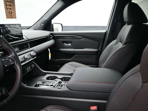 Used 2025 Honda Pilot Black Edition image 18