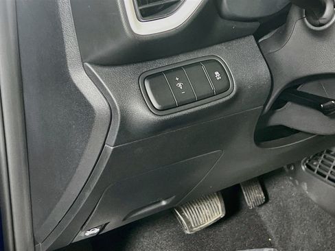 Used 2023 Hyundai Venue Limited w/ Cargo Package FWD image 10