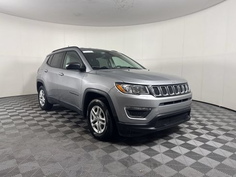 Used 2018 Jeep Compass Sport w/ Tech Group FWD image 7