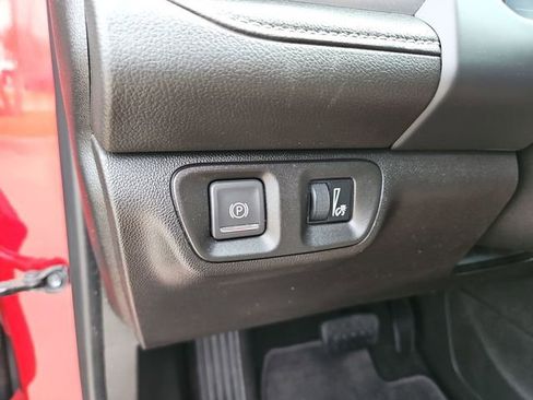 Used 2021 GMC Acadia SLE w/ Driver Convenience Package FWD image 17