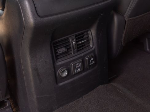 Used 2019 Nissan Titan PRO-4X AWD/4WD image 16