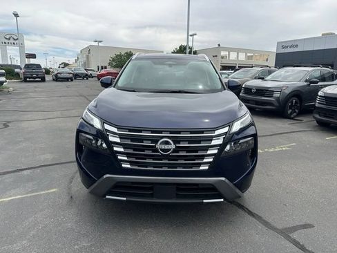 Used 2025 Nissan Rogue SL w/ Tech Package AWD/4WD image 4