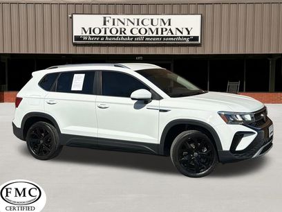 Used 2024 Volkswagen Taos SE w/ Black Wheel Package