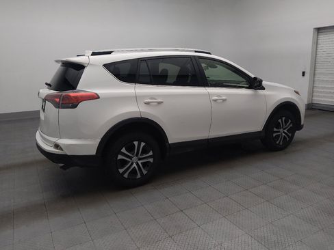 Used 2018 Toyota RAV4 LE FWD image 10