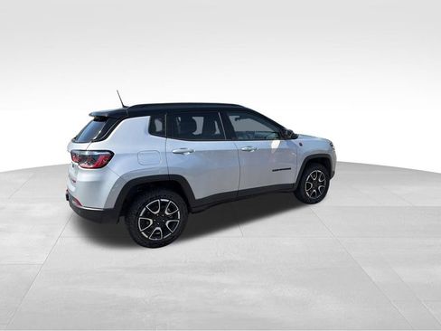 Used 2025 Jeep Compass Trailhawk w/ Trailer Tow Group AWD/4WD image 11