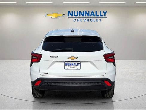 Certified 2025 Chevrolet Trax LS image 4