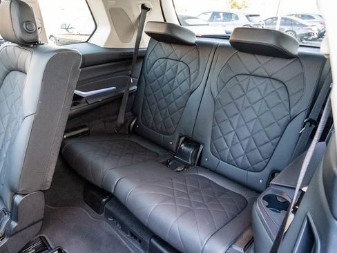 Used 2024 BMW X7 xDrive40i image 32