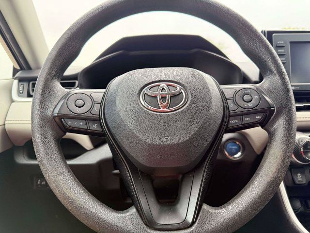 Used 2021 Toyota RAV4 XLE AWD/4WD image 17