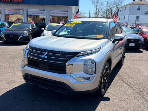 Used 2024 Mitsubishi Outlander FWD image 1