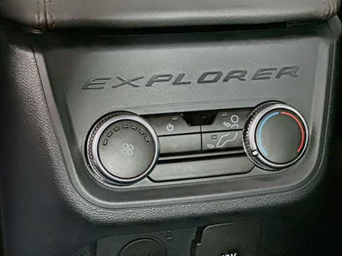 Used 2025 Ford Explorer Active w/ Active Comfort Package RWD image 27