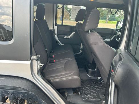 Used 2013 Jeep Wrangler Unlimited Sahara w/ Connectivity Group AWD/4WD image 13