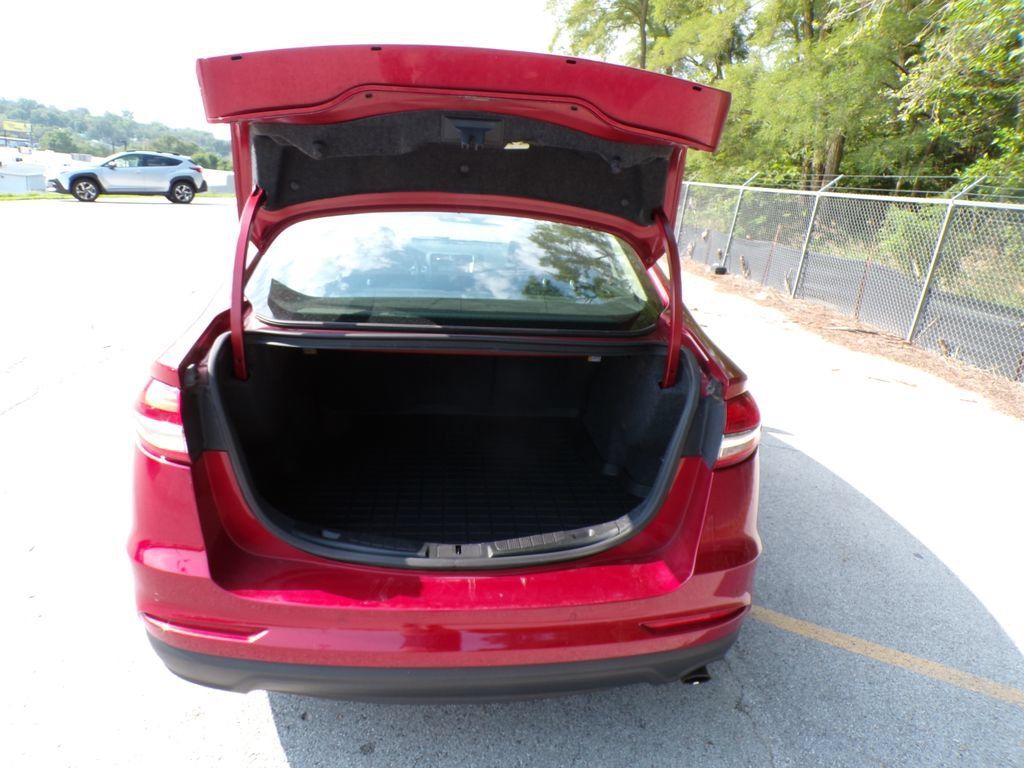 Used 2019 Ford Fusion SE FWD image 19