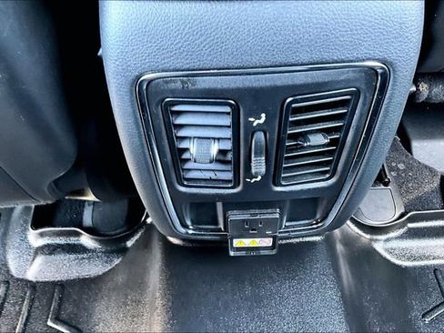 Used 2019 Jeep Grand Cherokee Altitude RWD image 10