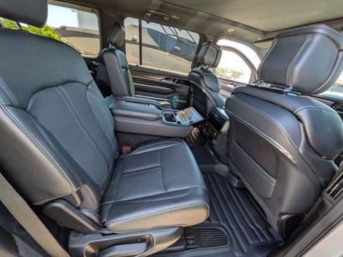Used 2023 Jeep Grand Wagoneer 4WD image 31