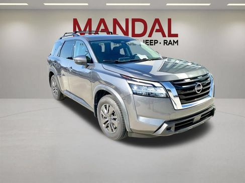Used 2022 Nissan Pathfinder SV FWD image 4