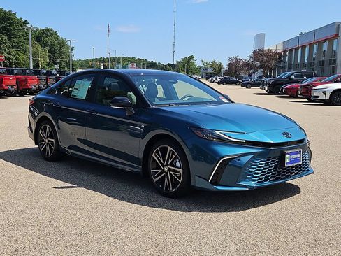 New 2026 Toyota Camry Hybrid AWD/4WD image 3