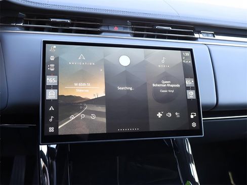 Used 2025 Land Rover Range Rover Sport SE image 23