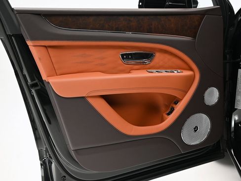 Certified 2025 Bentley Bentayga Extended Wheelbase image 31