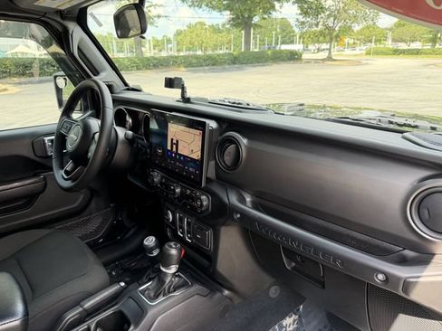 Used 2022 Jeep Wrangler Sport AWD/4WD image 31