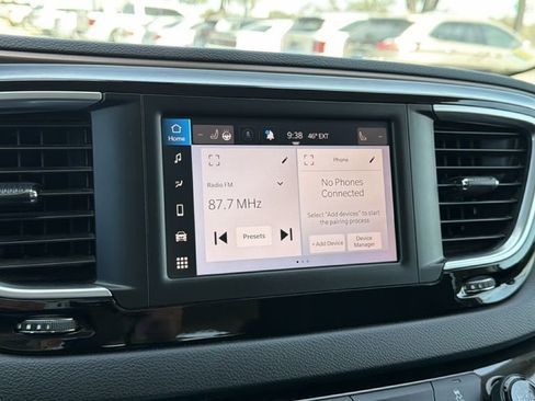 Used 2023 Chrysler Voyager LX image 28