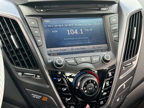 Used 2015 Hyundai Veloster Turbo FWD image 28