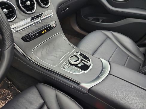 Used 2019 Mercedes-Benz GLC 300 4MATIC image 11