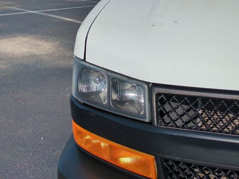 Used 2020 Chevrolet Express 2500 w/ Enhanced Convenience Package image 10