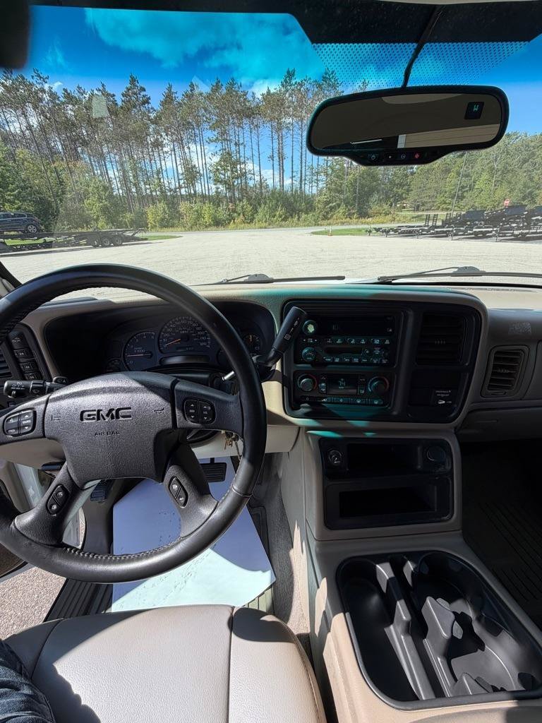 Used 2004 GMC Sierra 3500 SLT w/ Heavy-Duty Power Package AWD/4WD image 8