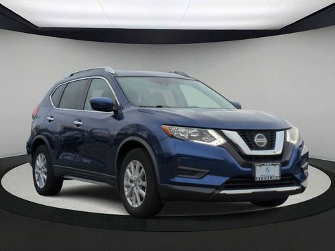 Used 2019 Nissan Rogue SV image 2