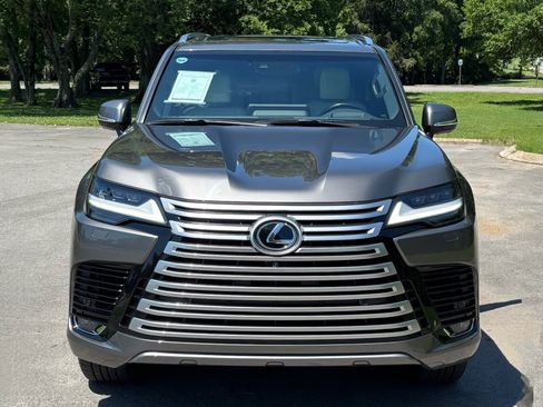 Used 2022 Lexus LX 600 4WD w/ Accessory Package (Z1) image 6