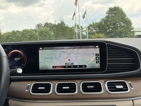 Used 2021 Mercedes-Benz GLS 450 4MATIC image 26
