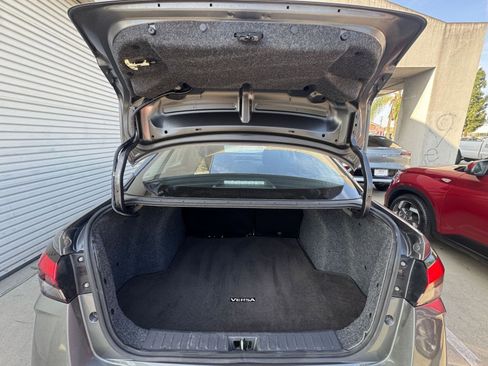 Used 2025 Nissan Versa SV image 30